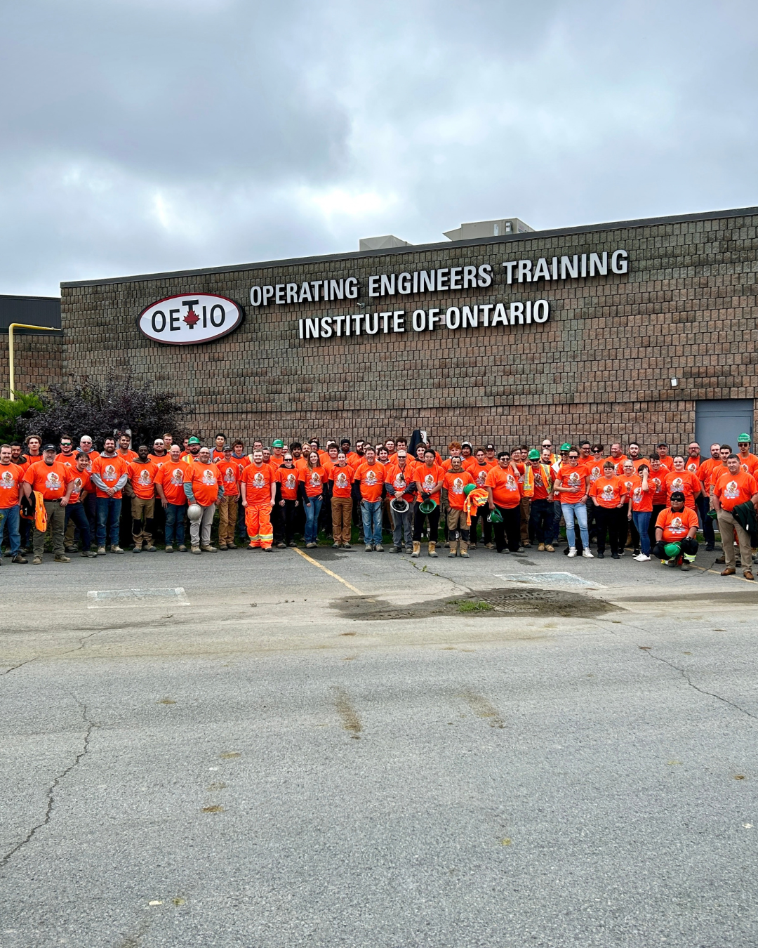 Morrisburg 793 and OETIO staff and apprentices wearing orange shirts