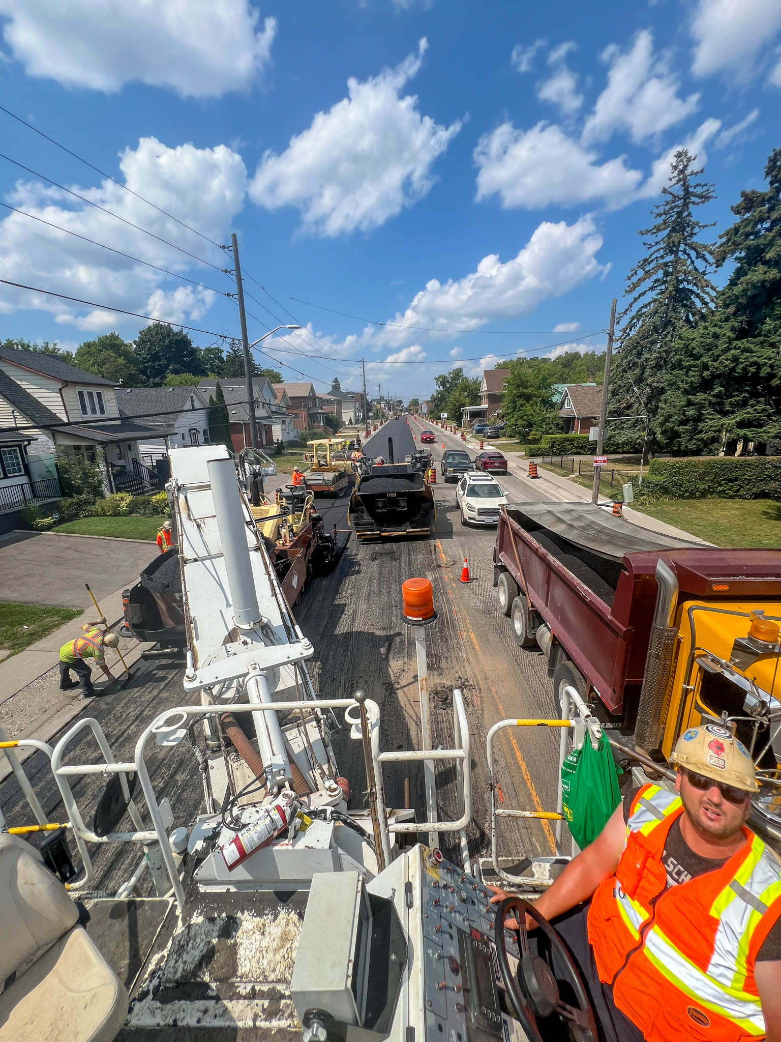 Brennan Paving with Port Colborne paving crew - Image